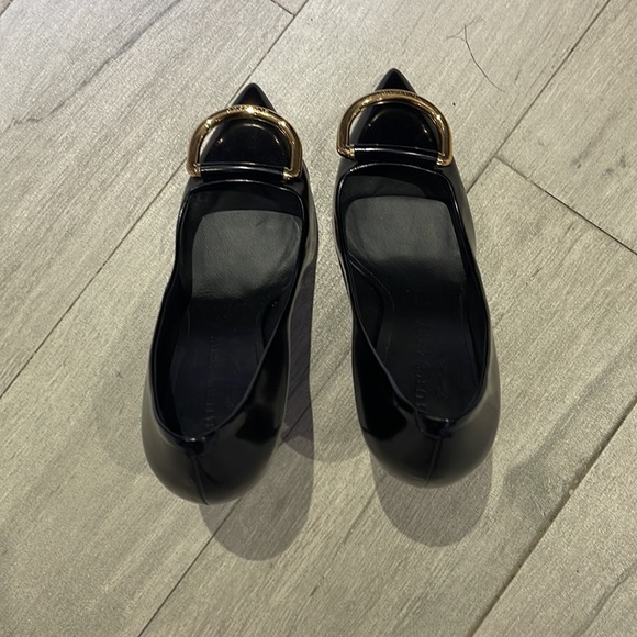 Burberry Flanagan D-Ring Pumps. Made in Italy. Size: US 8 1/2, UK 6, EUR 39 - Picture 12 of 16